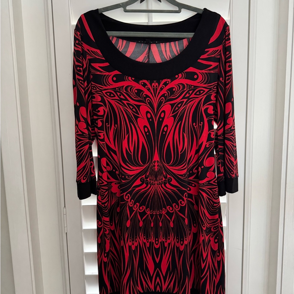 Elegant Red and Black Patterned Dress